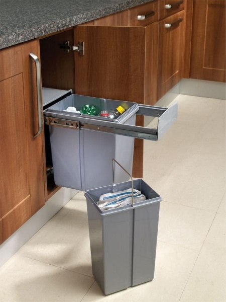 PULL-OUT WASTE BIN (Base Mounted 30 litre capacity) for minimum 300mm wide cabinet (ECF BIN36)